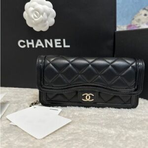 Chanel classic black leather handbag size medium